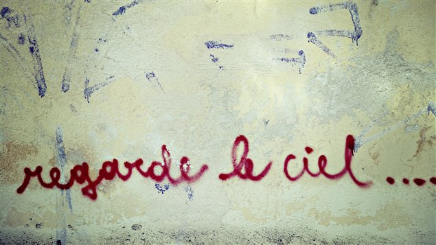 150916_9g3d8_mots_mur_sn635